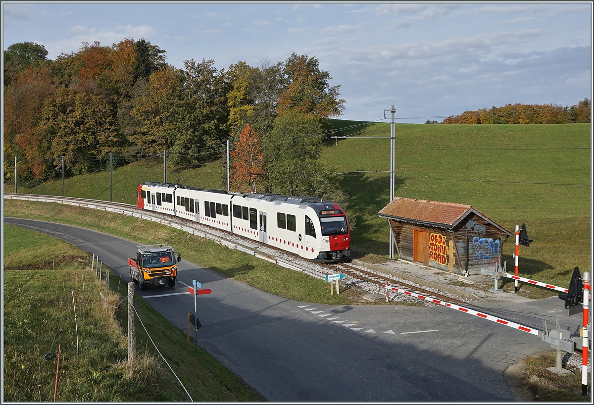 Der TPF SURF Be 2/4|B|ABe 4/4 101 erreicht kurz nach Châtel St-Denis die ehemalige Haltestelle Prayoud.

22. Okt. 2020