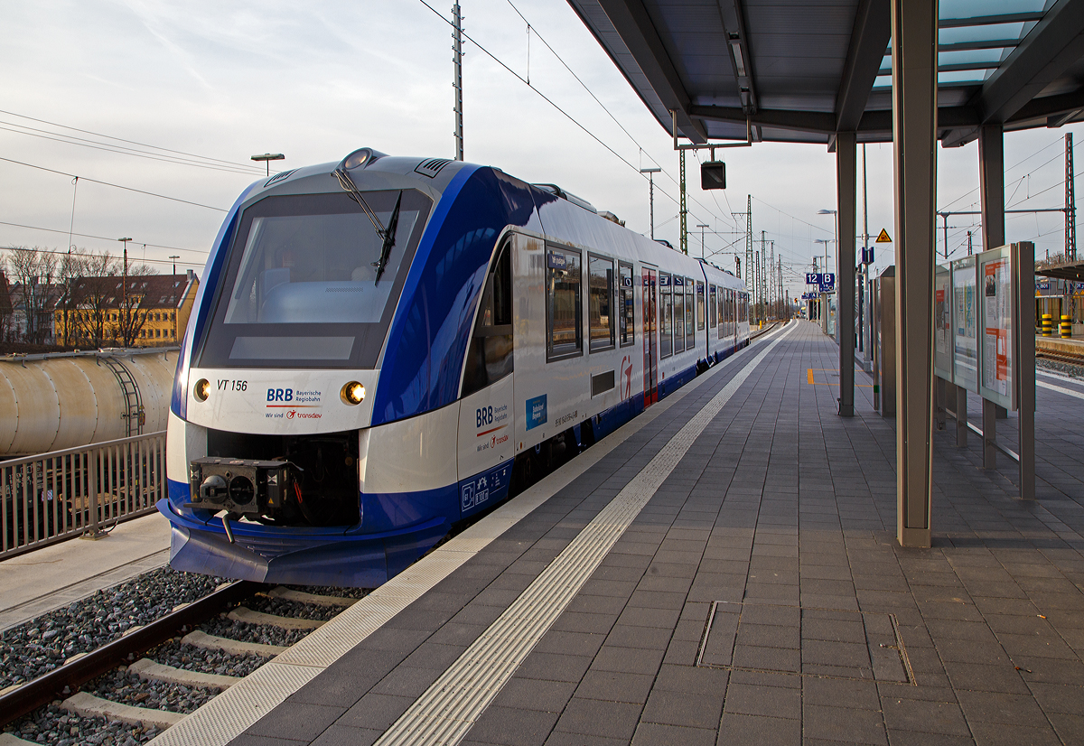 
Der VT 156 (95 80 1648 156-5 D-BRB / 95 80 1648 656-4 D-BRB), ein Alstom Coradia LINT 41 mit neuer Kopfform (BR 1648) der BRB Bayerische Regiobahn GmbH (gehört zu Transdev), steht am 08.02.2020 im Hauptbahnhof Augsburg.

Der LINT 41 wurde 2018 von ALSTOM Transport Deutschland GmbH in Salzgitter unter der Fabriknummer D041450-007 gebaut. 