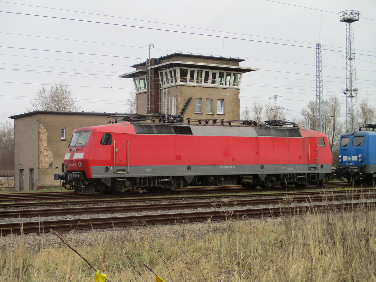 Die 120 205 stand,am 31.Januar 2020,im Rostocker Seehafen.