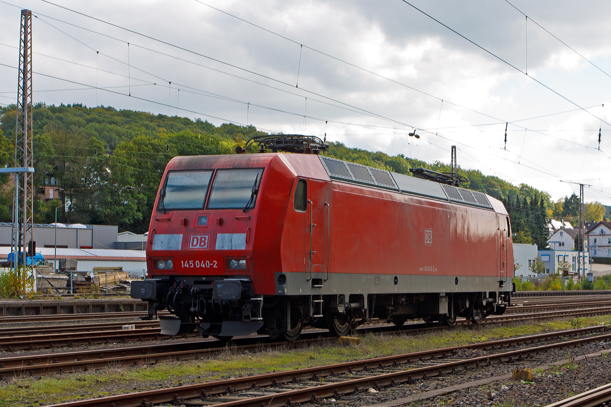 
Die 145 040-2 ist am 27.09.2014 in Kreuztal abgestellt. Die TRAXX F140 AC wurde 1999 von Adtranz in Kassel unter der Fabriknummer 33358 gebaut. 

Sie hat die NVR-Nummer 91 80 6145 040-2 D-DB und die EBA-Nummer EBA 95T14A 040.