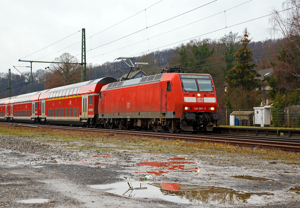 
Die 146 001-3 (91 80 6146 001-3 D-DB) der DB Regio NRW mit dem RE 9 (rsx - Rhein-Sieg-Express) Aachen - Köln - Siegen, am 26.01.2019 beim Halt im Bahnhof Brachbach.