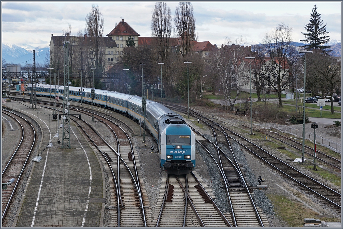 Die 223 071 verlässt Lindau mit einem Alex nach München. 

16. März 2019
