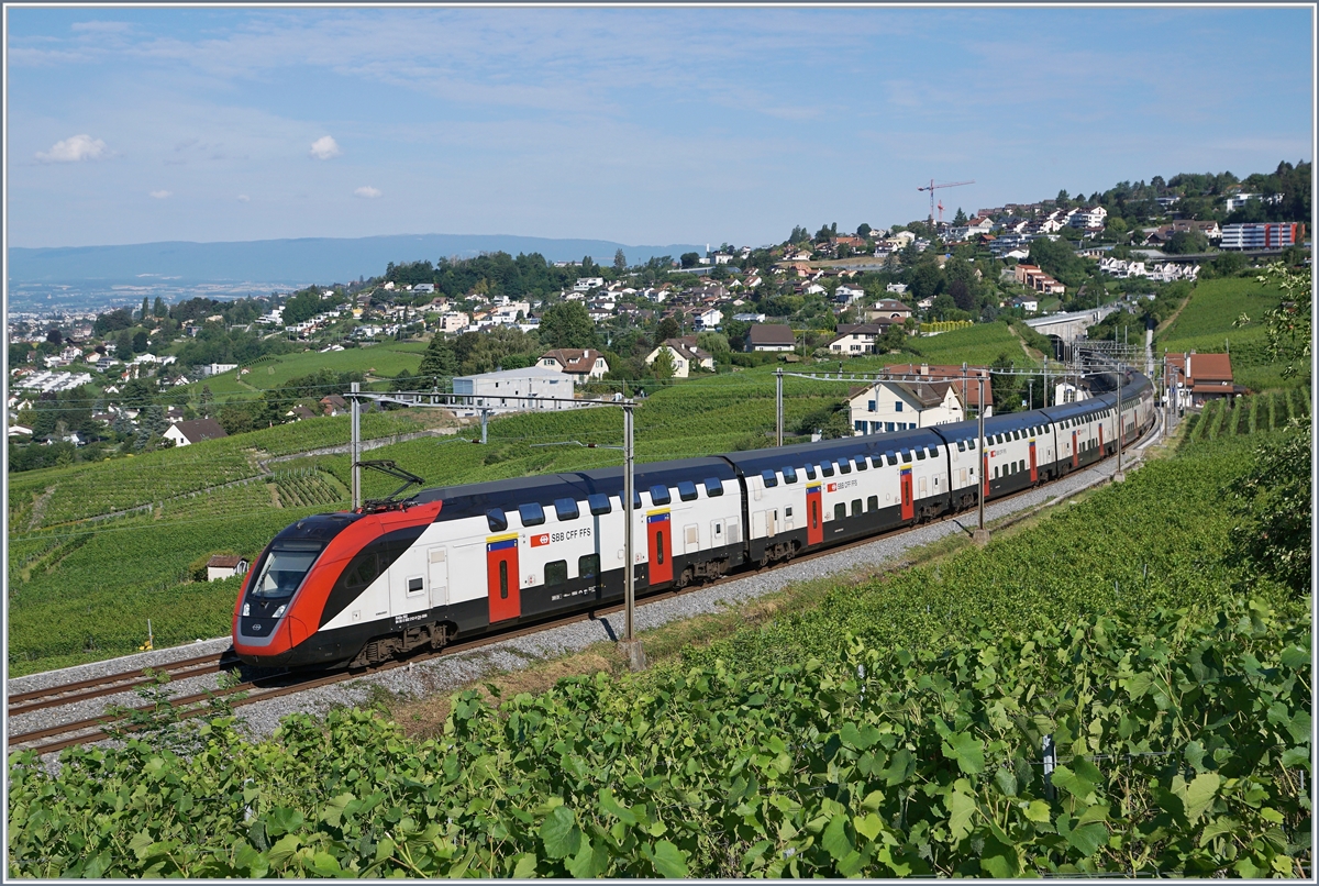 Die beiden SBB Twindexx RABe 502 212-9 und RABDe 502 010-3 (Ville de Genève) sind bei Bossière als IC 713 unterwegs. Der Zug startete in Genève Aéroport und sein Ziel wird St. Gallen sein. 

14. Juli 2020