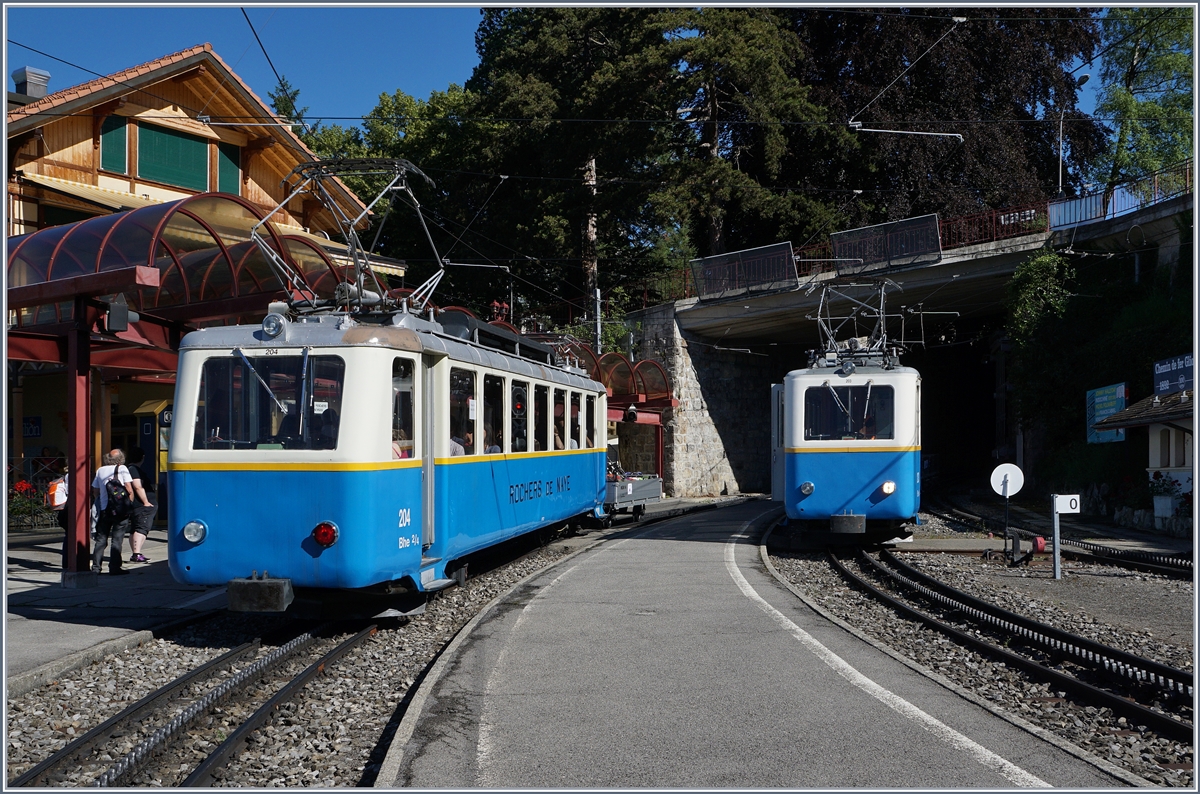 Die Bhe 2/4 204 und 203 in Glion.
3. Juli 2016