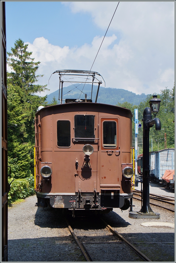 Die BOB HGe 3/3 N 29 bei der B-C in Chaulin. 1. August 2014