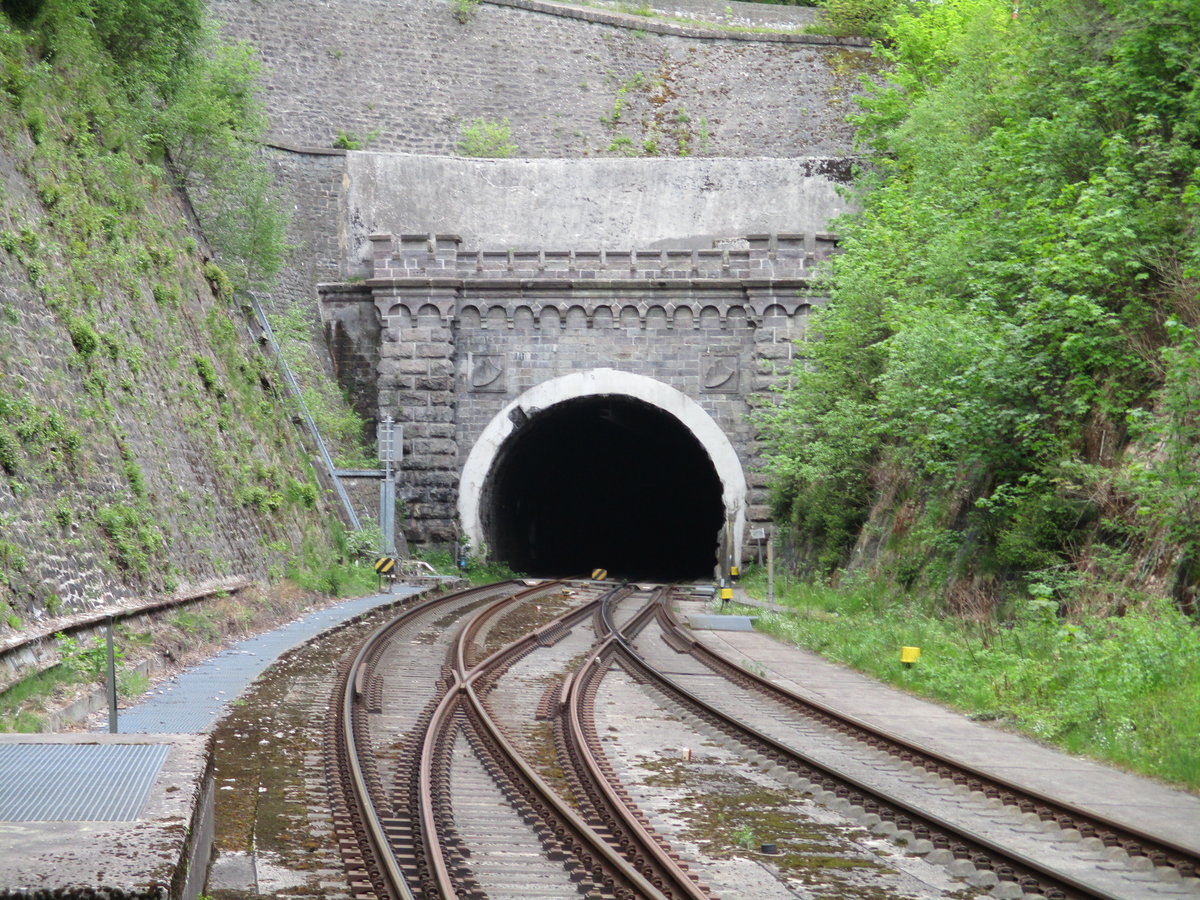 Die Einfahrt in den Brandleitetunnel in Oberhof am 27.Mai 2020.Einst war der Brandleitetunnel mit knapp 3 km L�nge der l�ngste Tunnel bei der DR.