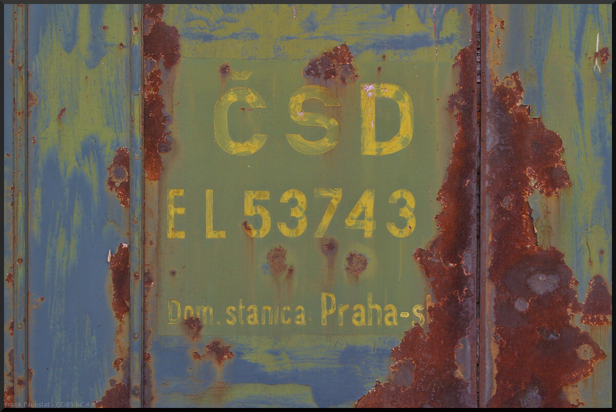 Die Kennung ČSD EL 53743 lässt auf einen Bahndienstwagen (Umbau Schnellzugwagen) schließen. Der Wagen stand am Ende eines Seitengleises im Eisenbahnmuseum Jaroměř.

Jaroměř, 21.05.2022
