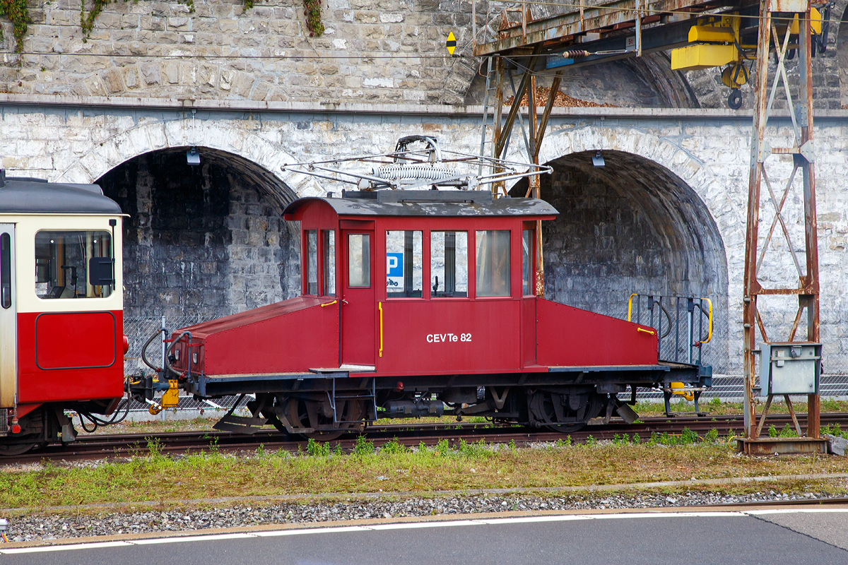 
Die kleine CEV Te 2/2 82 am 16.09.2017 im Bahnhof Vevey. Die Lol 1938 aus dem Untergestell des K 39 und Motoren der Triebwagen 101 bis 103 aufgebaut.