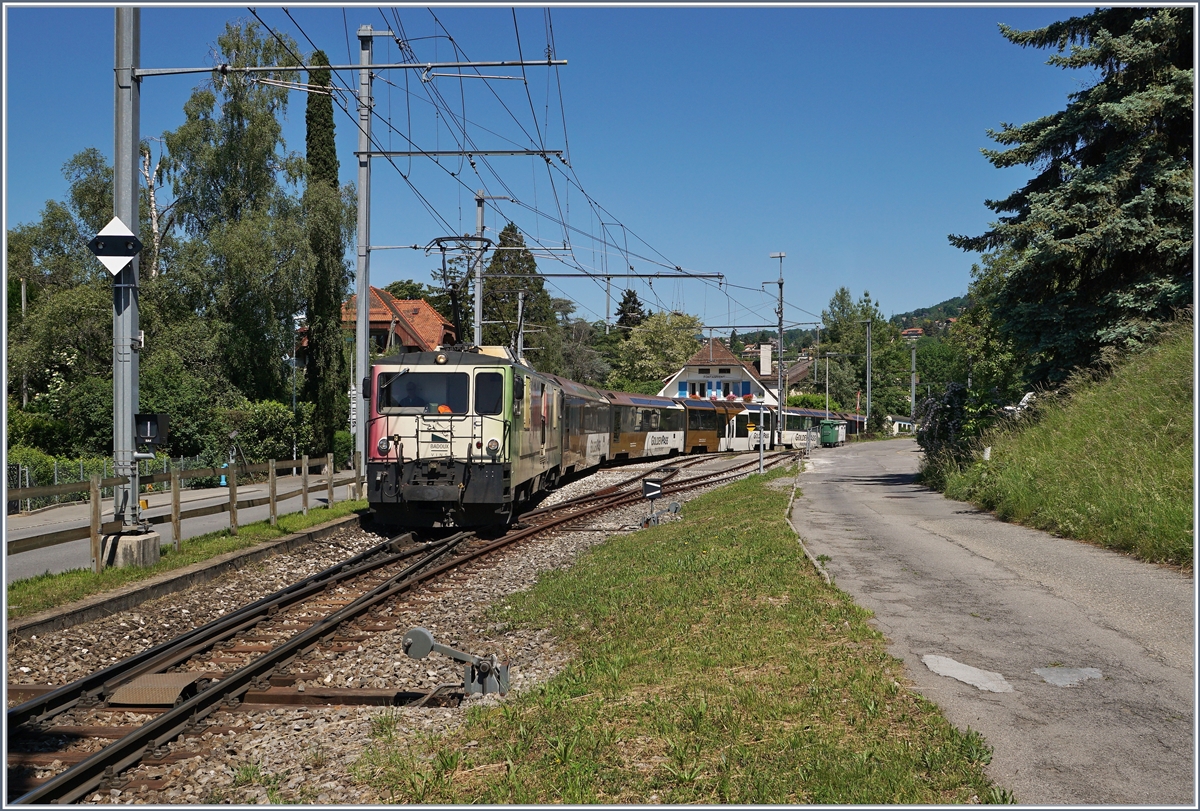 Die MOB GDe 4/4 6006 fährt mit ihrem MOB Panoramic Express PE 2122 von Montreux nach Zweisimmen in Fontanivent durch.

8. Mai 2020 