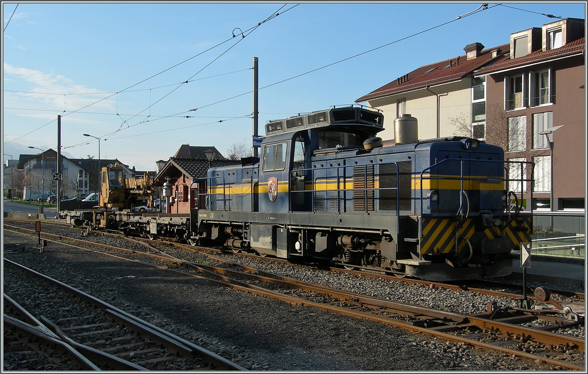 Die MOB Gm 4/4 2004 mit einem Bauzug in Blonay.
4. April 2016