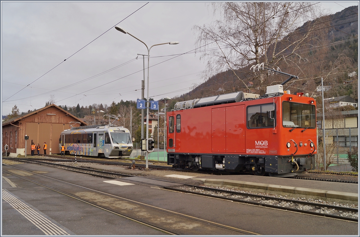 Die MOB HGem 2/2 2501 auf Schulungsfahrt in Blonay. Im Hintergrund wartet der Beh 2/4 72 auf seinen nächsten Einsatz.

31. Jan. 2020