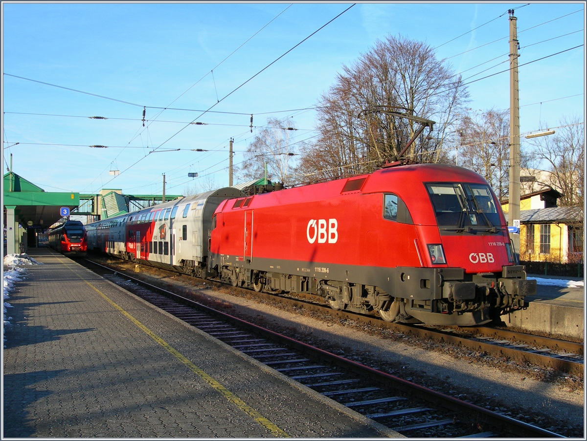 Die ÖBB 1116 296-6 mit einen Dosot-ZUg im Vorarlberger S-Bahn Verkehr.
Bregenz, den 5. Feb. 2007