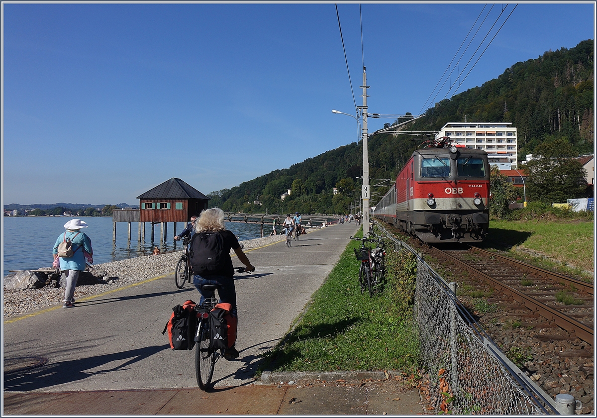 Die ÖBB 1144 045 mit dem vom Laufweg verkürzten IC 119 Lindau - Innsbruck kurz vor Bregenz.

13. Sept. 2019