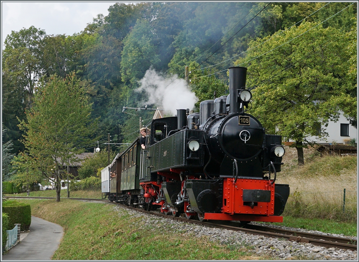 Die S-Kurve suggeriert dem Zug eine rasante Fahrt... 

Die Blonay-Chamby G 2x 2/2 105 auf dem Weg von Blonay nach Chaulin. 

20. Sept. 2020