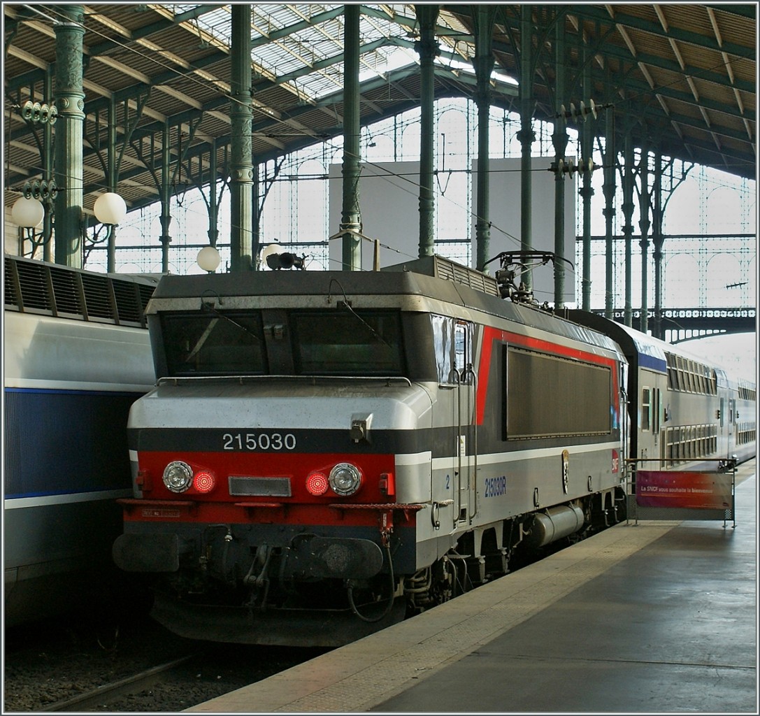 Die schöne SNCF BB 15030 in Paris Nord. 
6. Mai 2011 