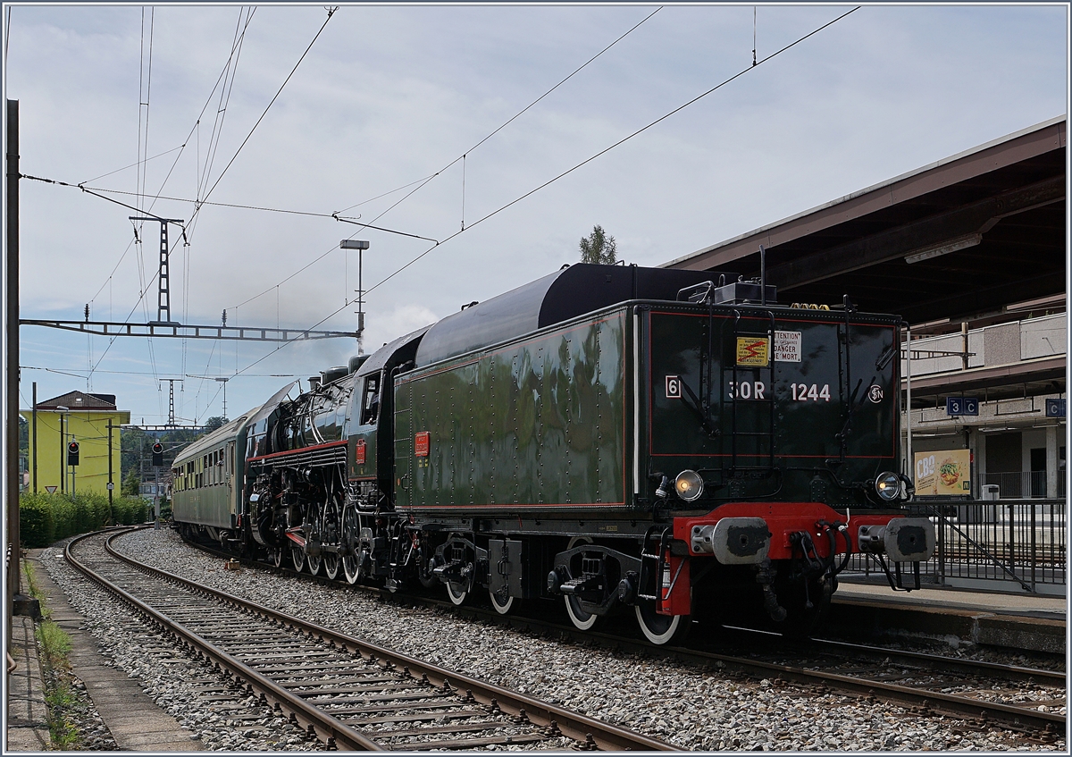 Die SNCF 141 R 1244 des Vereins Mikado 1244 war, da Öl gefeuert vom Dampflokverbot nicht betroffen, traf aber zum  Dampftag Lyss 2018  zu meinem Leidwesen mit dem Tender voraus in Lyss ein.
11. August 2018