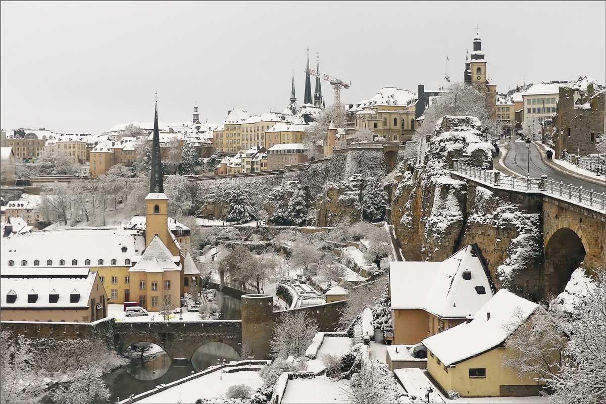 Die Stadt Luxemburg im Winter. Das Bild wurde am 31.01.2019 aus dem Zug aufgenommen.
(Jeanny)