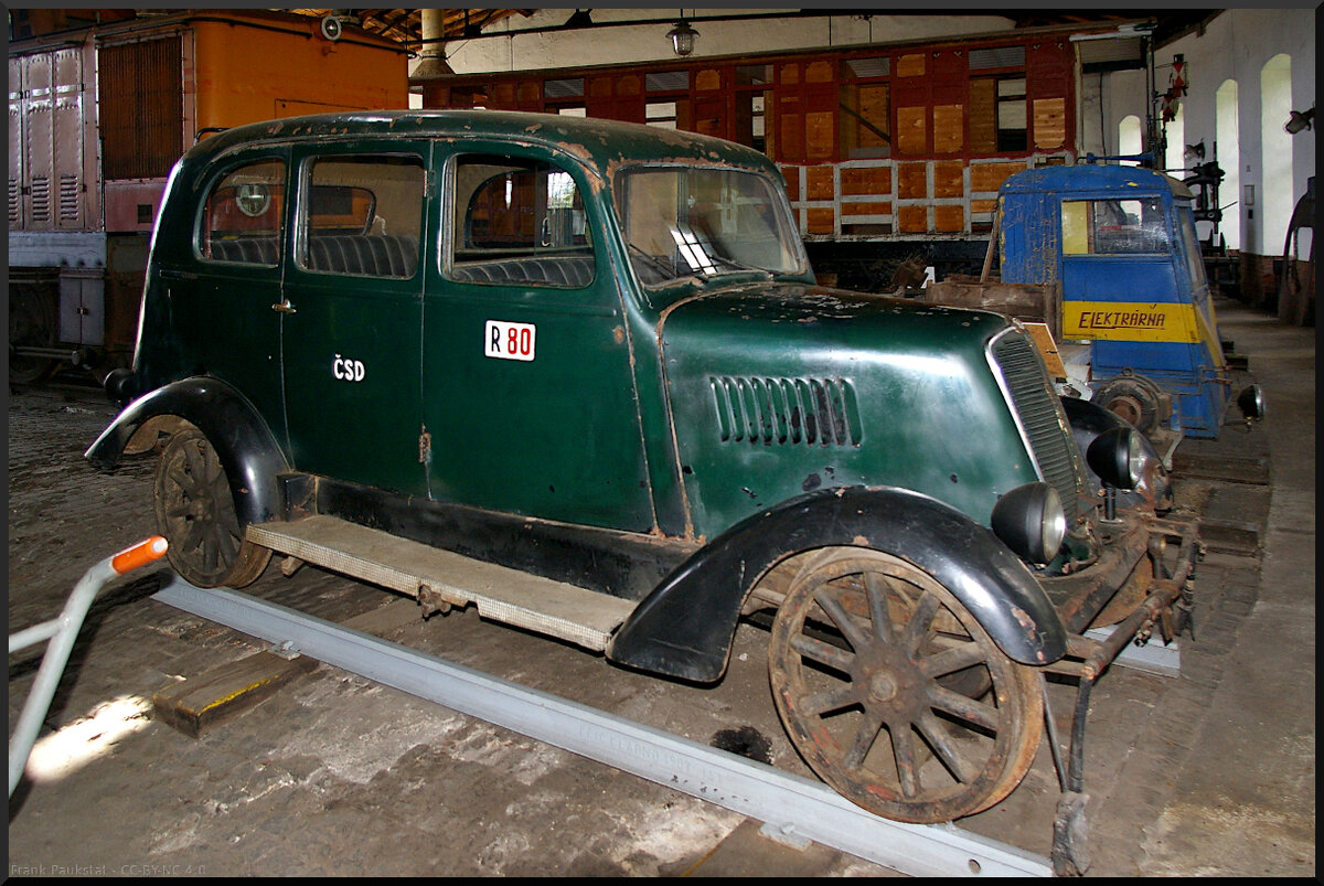 Diese Motordraisine gebaut von Škoda im Jahr 1947 stand im Lokschuppen des Eisenbahnmuseum Jaroměř ausgestellt. Sie wurde bei der ČSD als Dm6-47002 bezeichnet.

Jaroměř, 21.05.2022
