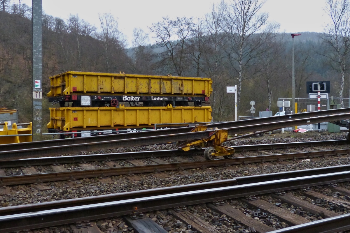 Dieses Fahrzeug ist die letzte Führung um die Gleise ins Gleibett abzulegen. Drauffelt 05.04.2021