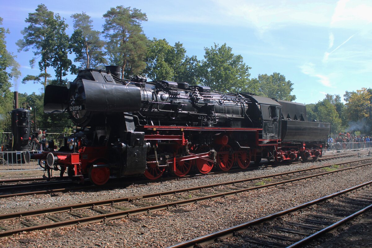 DR ReKo Kriegslok 52 8139 steht am 6 September 2025 in Loenen w�hrend das Dampfzugspektakel Terug-naar-Toen 2025.