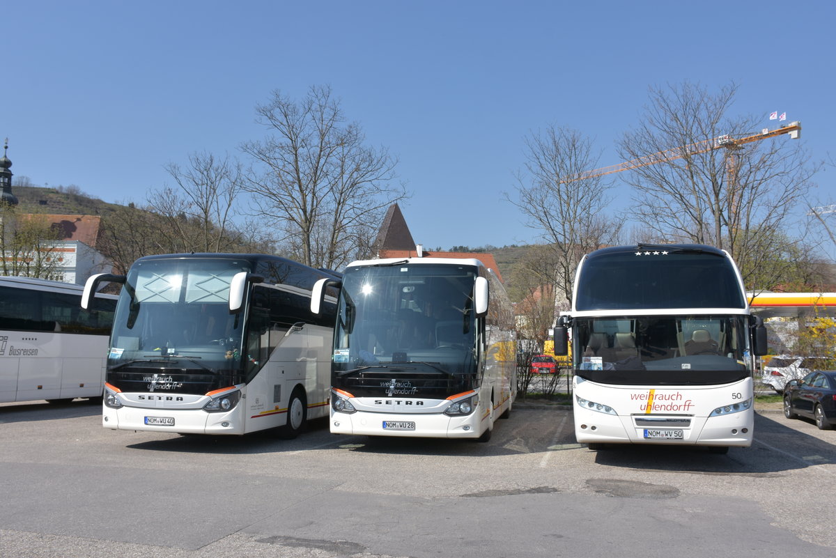 Drei mal Weihrauch Uhlendorff Reisen in Krems,links ein Setra 516 HD dann ein Setra 515 HD und ein Neoplan Cityliner.