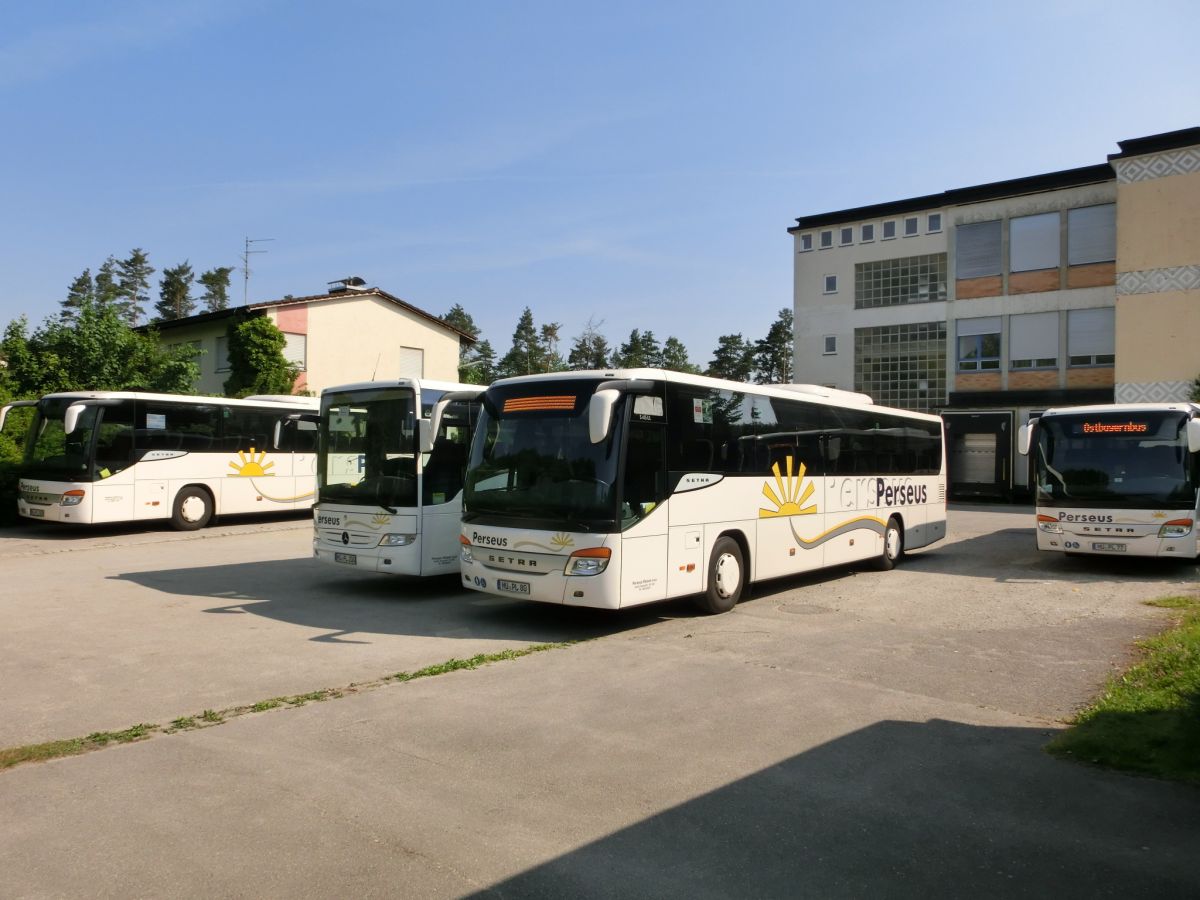 Drei Setra S 415 UL-SF und ein Mercedes-Benz Tourismo RH von Perseus-Reisen aus Neumarkt-St. Veit am 25. 5. 2014 bei bestem Wetter in Waldkraiburg abgestellt.