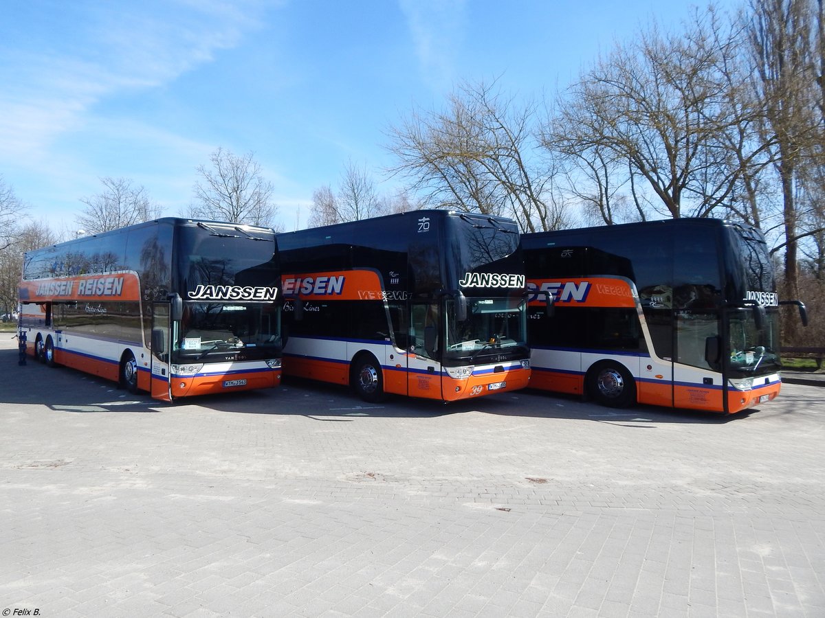Drei Van Hool TX27 von Janssen Reisen aus Deutschland in Waren.