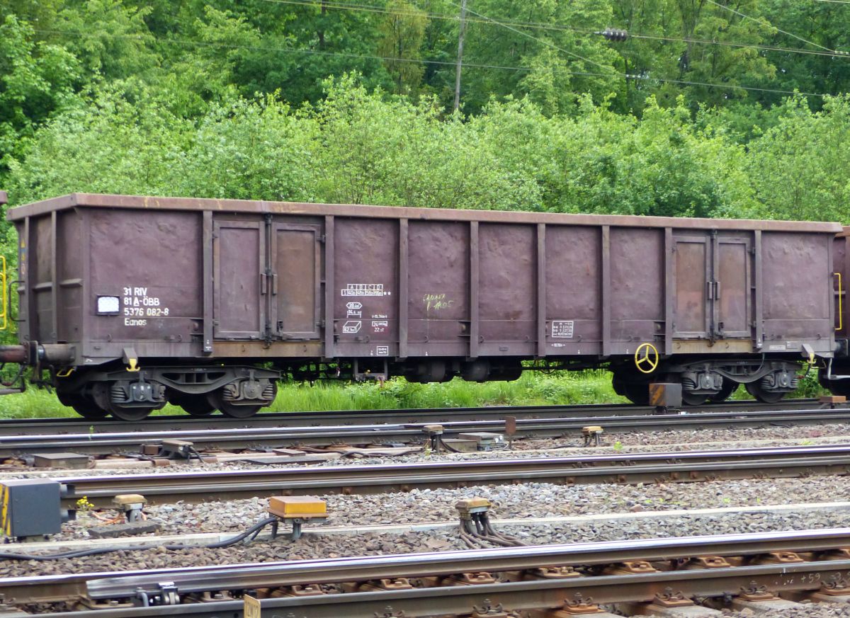 Eanos offener Drehgestell-Wagen der BB mit Nummer 31 TEN-RIV 81 A-BB 5376 082-8  Rangierbahnhof Gremberg, Kln, Deutschland 20-05-2016.

Eanos vierassige hoge bakwagen van de BB met nummer 31 TEN-RIV 81 A-BB 5376 082-8 rangeerstation Gremberg, Keulen, Duitsland 20-05-2016.