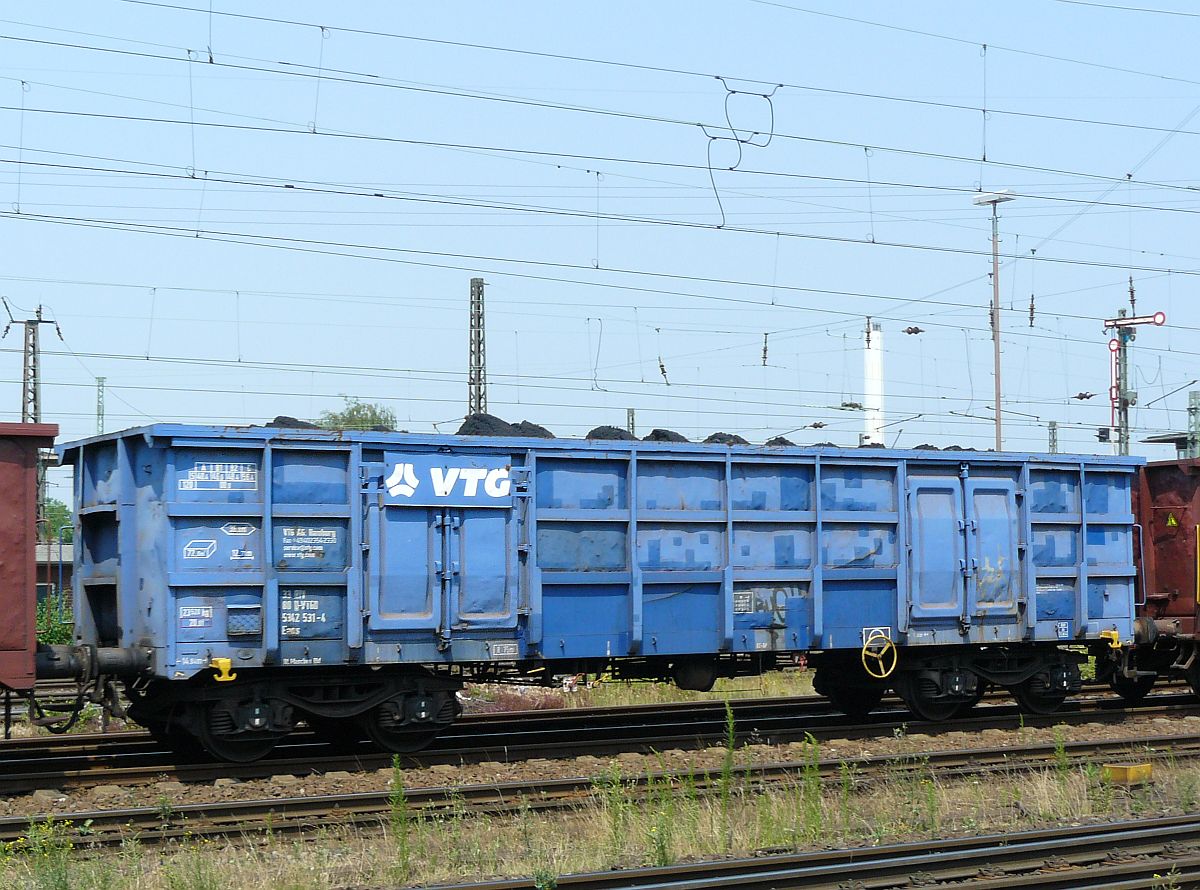 Eaos VTG Offener Drehgestell-Wagen mit Nummer 33 RIV 80 D-VTGD 5342 531-4. Oberhausen West 03-07-2015.

Eaos hoge bakwagen van VTG met nummer 33 RIV 80 D-VTGD 5342 531-4. Oberhausen West, Duitsland 03-07-2015.