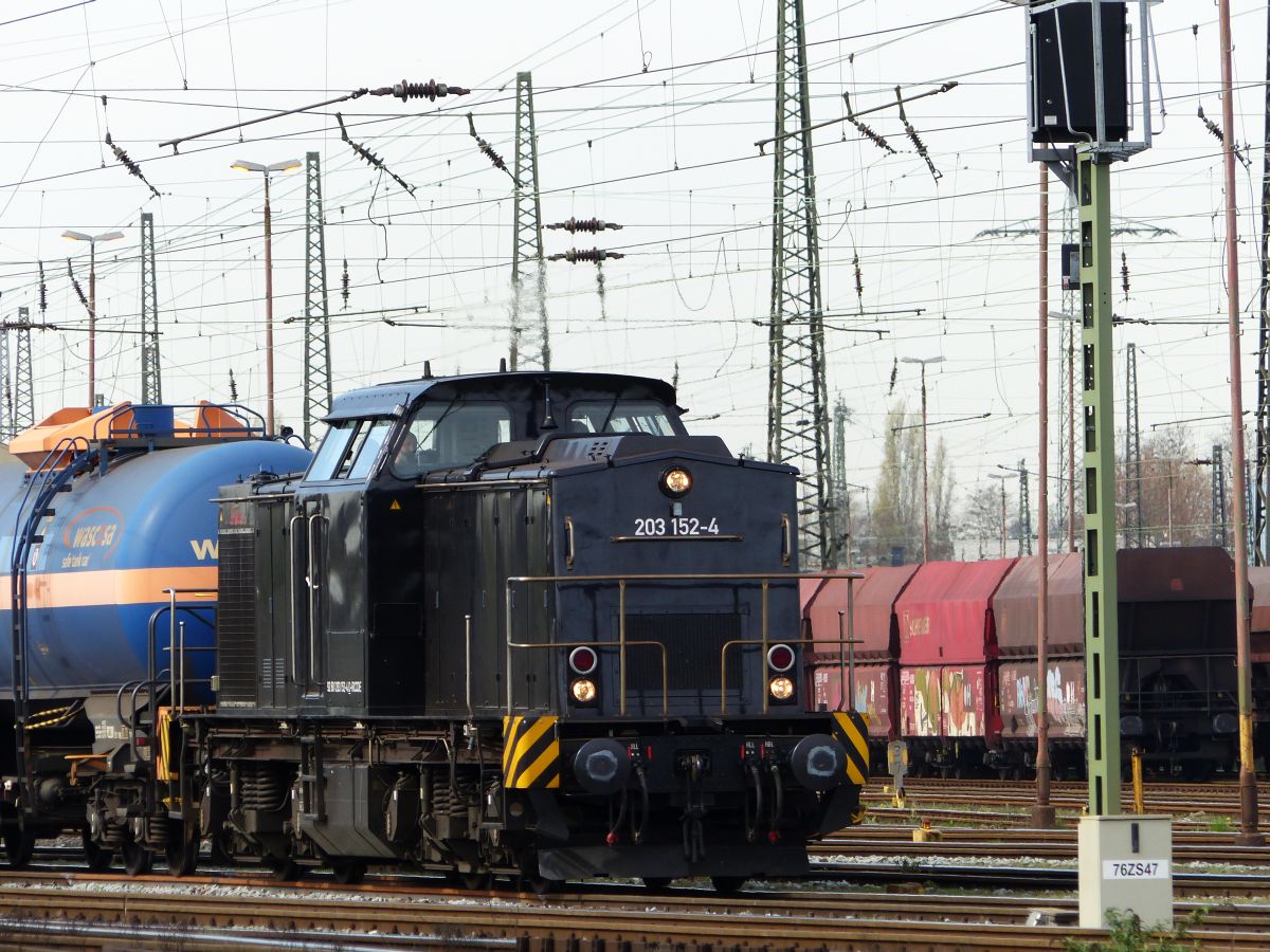 EBM Cargo Diesellok 203 152-4  Felix  Gterbahnhof Oberhausen West 31-03-2017.

EBM Cargo dieselloc 203 152-4  Felix  goederenstation Oberhausen West 31-03-2017.