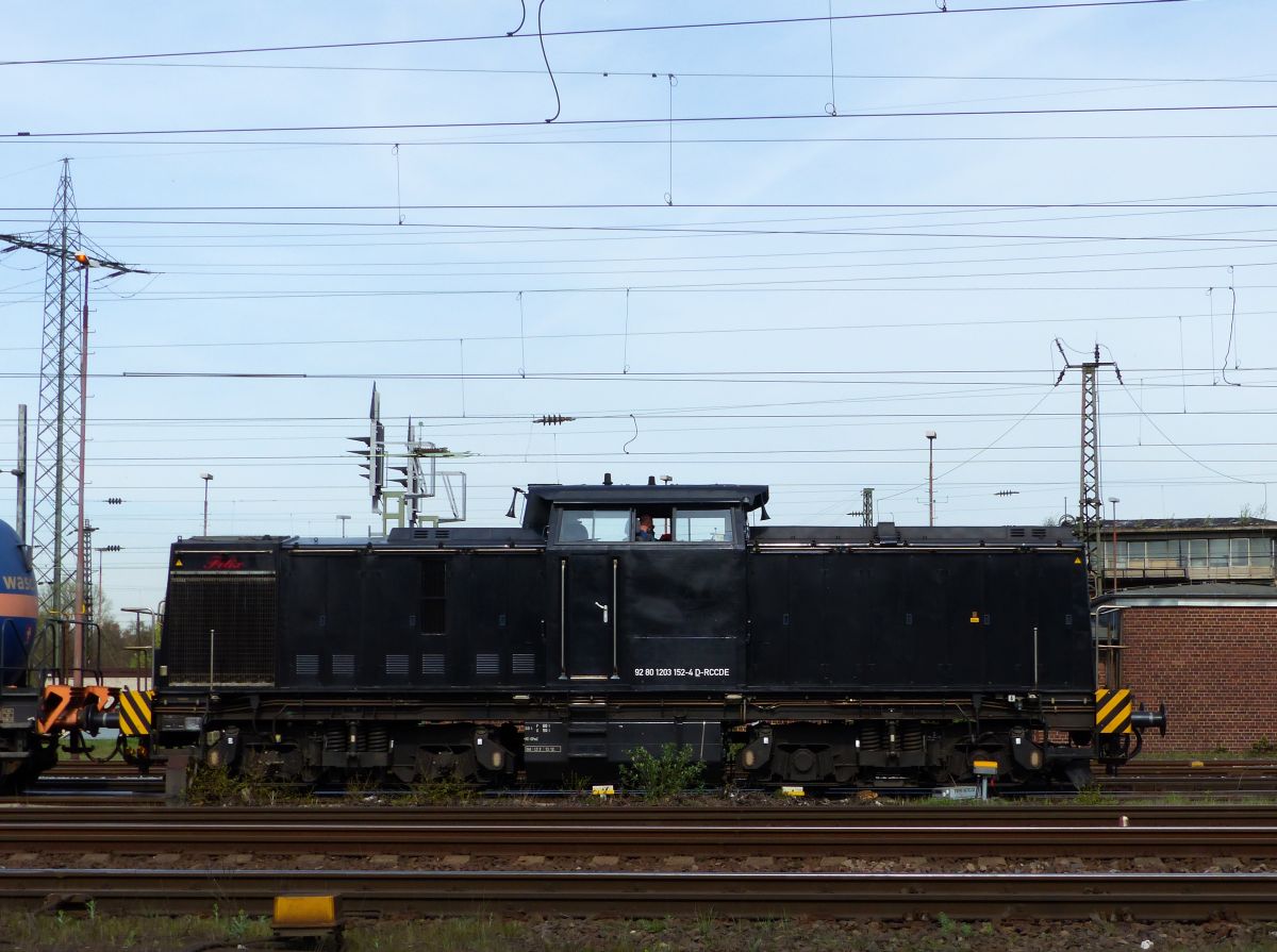 EBM Cargo Diesellok 203 152-4  Felix  G�terbahnhof Oberhausen West 31-03-2017.

EBM Cargo dieselloc 203 152-4  Felix  goederenstation Oberhausen West 31-03-2017.