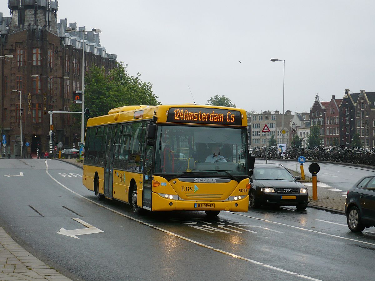 EBS Bus 5025 Scania Omnilink Baujahr 05-12-2011. Prins Hendrikkade, Amsterdam 09-07-2014.

EBS bus 5025 Scania Omnilink in dienst sinds 05-12-2011. Prins Hendrikkade, Amsterdam  09-07-2014.