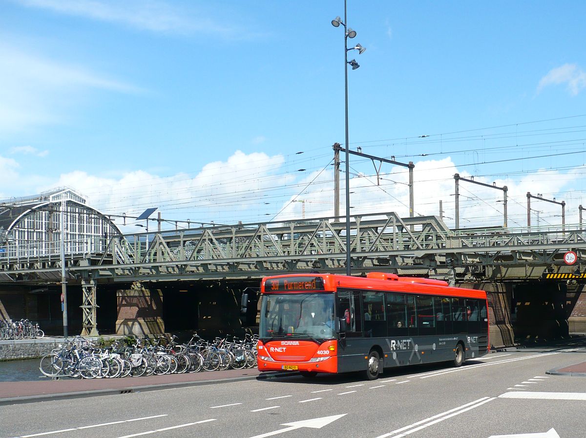 EBS R-Net Bus 4030 Scania Omnilink Baujahr 2011. Oostertoegang, Amsterdam 06-05-2015.