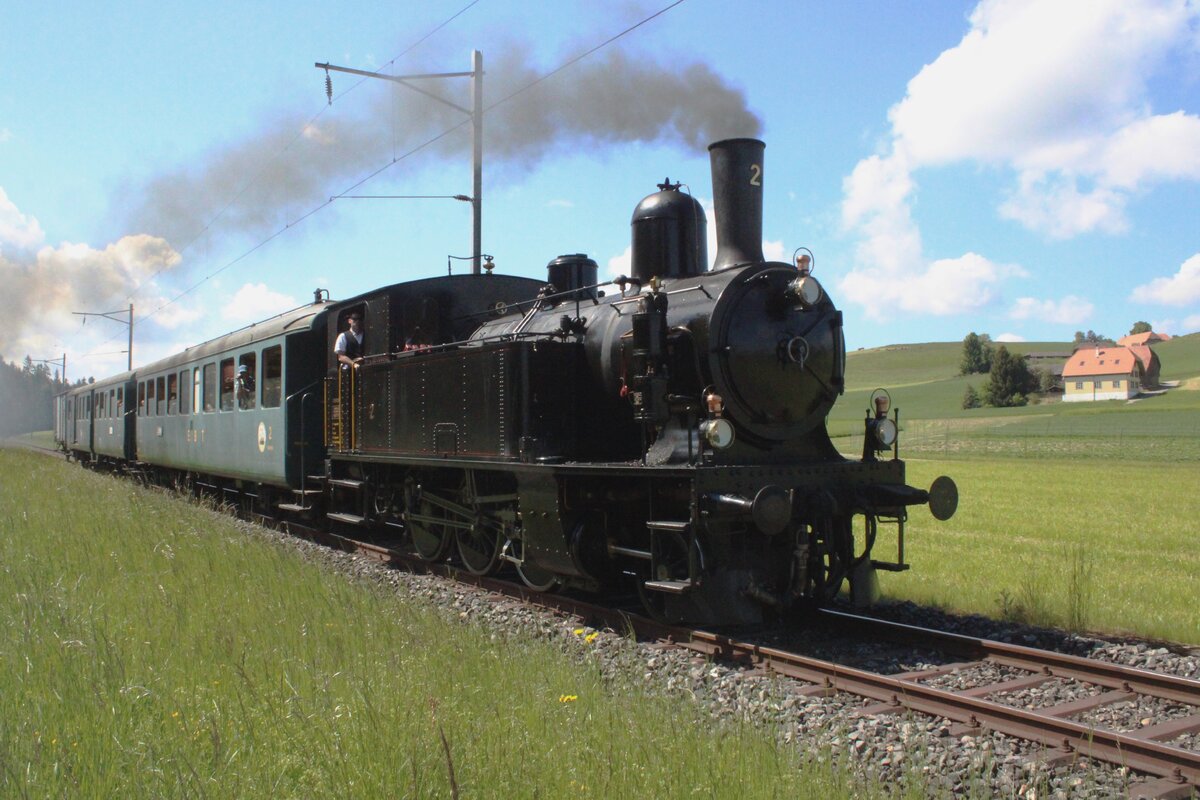 EBT-2 zieht ein Dampfzug durch Grieswald am 18 Mai 2025.