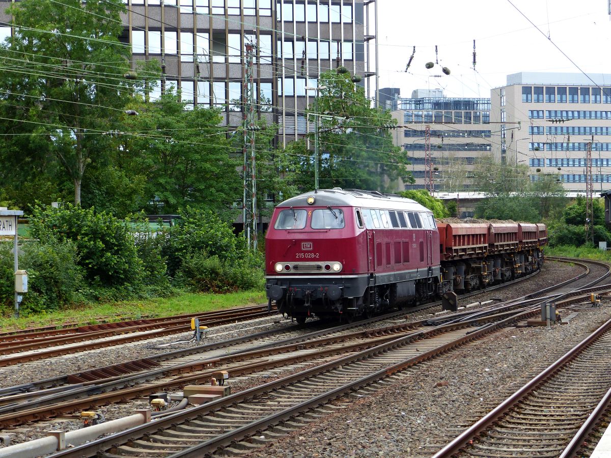 EfW Verkehrsgesellschaft Diesellokomotive 215 028-2 Bahnhof Dsseldorf-Rath 09-07-2020.


EfW Verkehrsgesellschaft diesellocomotief 215 028-2 station Dsseldorf-Rath 09-07-2020.