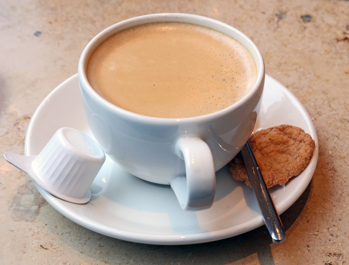 
Eigentlich nur ein Kaffee....
Café americano im Cafe Celona in Siegen am 10.01.2015
...aber sehr gut war er, nur der Haferkeks dabei war nicht mein Fall.