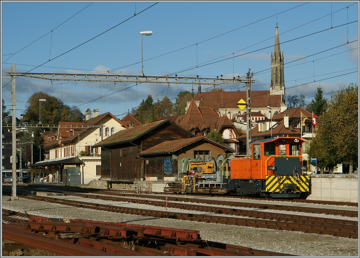 Ein Blick auf den Bahnhof von Chtel St-Denis und den TPF Tm 2/2 N 17.
30. Okt. 2013