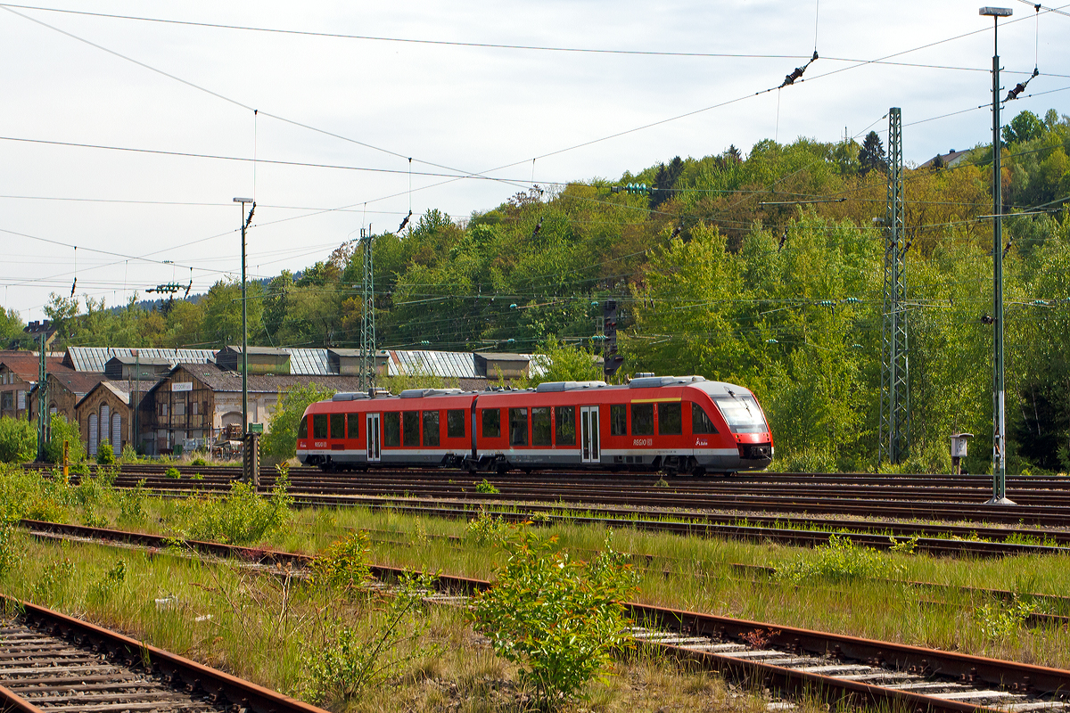 
Ein Dieseltriebwagen Alstom Coradia LINT 41 der DB Regio (DreiLänderBahn) fährt am 17.05.2012 als RB 95 (Dillenburg-Siegen-Au/Sieg) von Betzdorf/Sieg weiter in Richtung Au(Sieg).