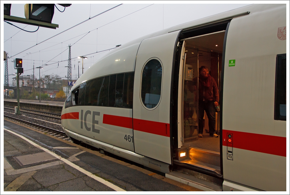 Ein kurzer Halt im Hbf Aachen....
Der ICE 3M - DB 406 010-9 / 510-8 - Tz4610  Frankfurt am Main  als ICE 18 (Frankfurt/Main Hbf - Bruxelles Midi) am 23.11.2013. 