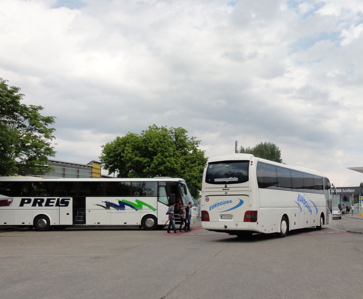 Ein MAN Lions Coach von Euroguide.hu verlt Krems,links ein VDL Bova von Preiss Reisen aus sterreich.Krems,14.5.2015.