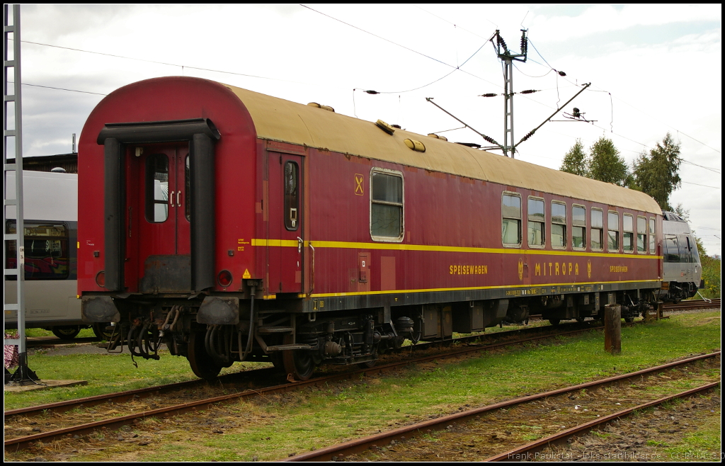 Ein MITROPA-Speisewagen der Gattung WRm, welcher laut Nummer bei der Deutsche Museums-Eisenbahn GmbH (DME) eingestellt ist, bei den Bahnaktionstagen des F�rderverein Berlin-Anhaltische Eisenbahn e.V. am 15.09.2013 in Lutherstadt Wittenberg (51 80 88-70 200-7 WRm 130.1)