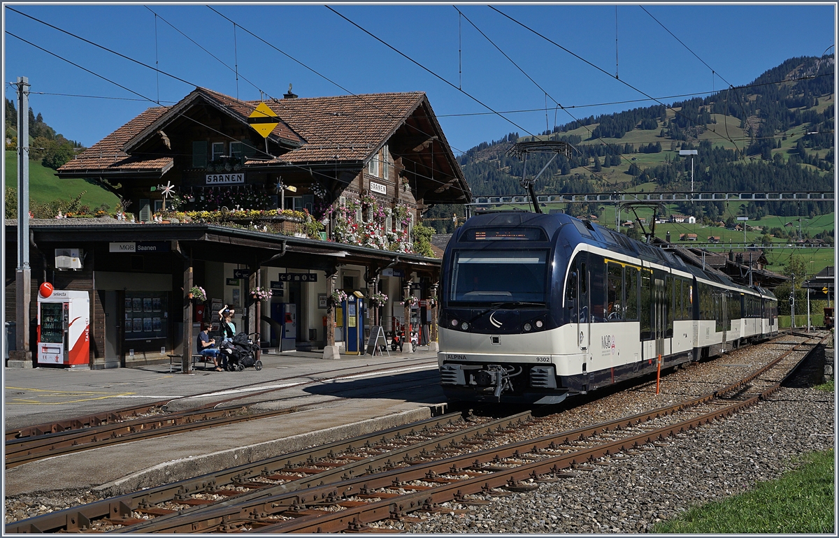 Ein MOB Alpina Regionalzug beim Halt in Saanen.
5. Okt. 2018