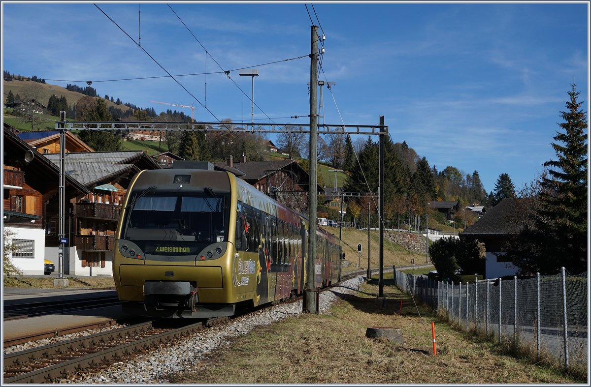 Ein MOB Bt Be 4/4 Bt (Lenkerpendel) beim Halt in Schönried.
29.10.2016