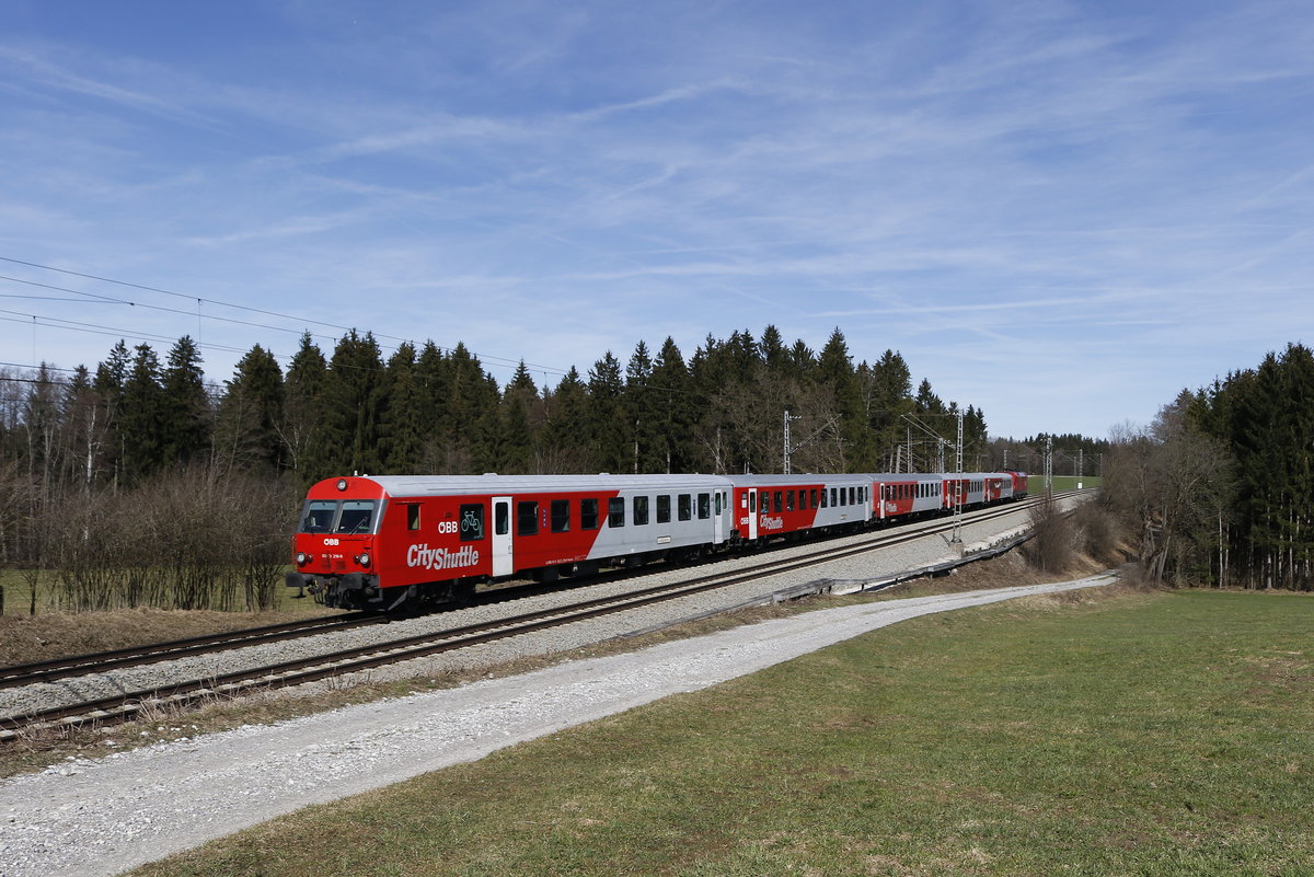 Ein �BB-Sonderzug brachte am 17. M�rz 2019 die Fans von  Red Bull Salzburg  zum Ausw�rtsspiel nach Innsbruck. Am Zugende war 1016 022 im Einsatz. Aufgenommen bei Grabenst�tt am Chiemsee.