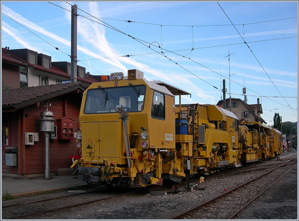 Ein paar Bilder fr Armin: in Blonay warten der B40 UM-1 und R21RD-1 auf den Abend, um Gleisbauarbeiten erledigen zu knnen. 
3. August 2016