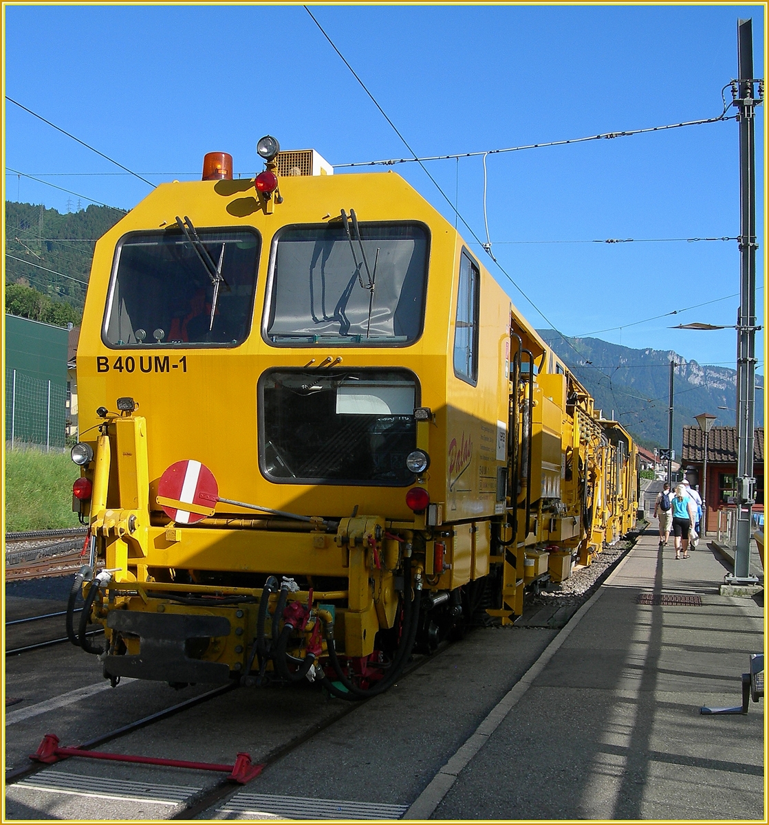 Ein paar Bilder fr Armin: in Blonay warten der B40 UM-1 und R21RD-1 auf den Abend, um Gleisbauarbeiten erledigen zu knnen. 
3. August 2016