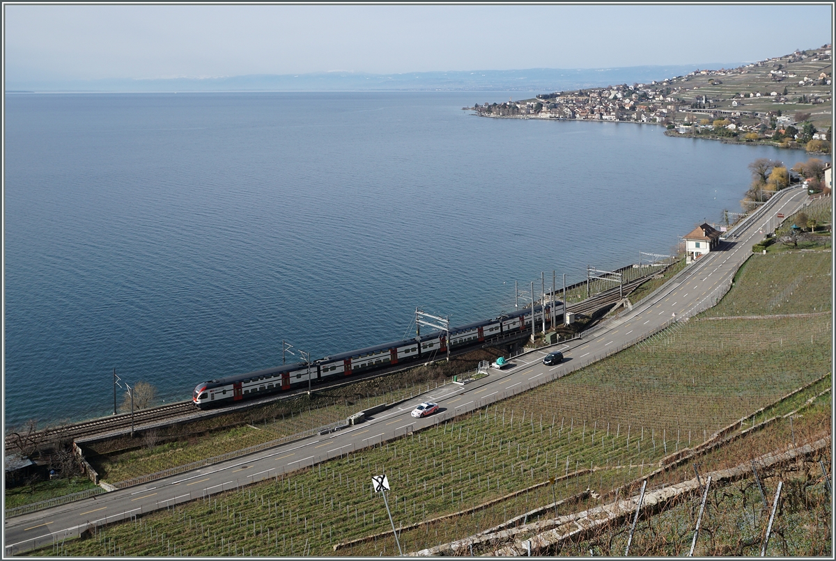 Ein RABe 511 als RE Genève - Vevey kurz nach Cully.
22. Feb. 2016