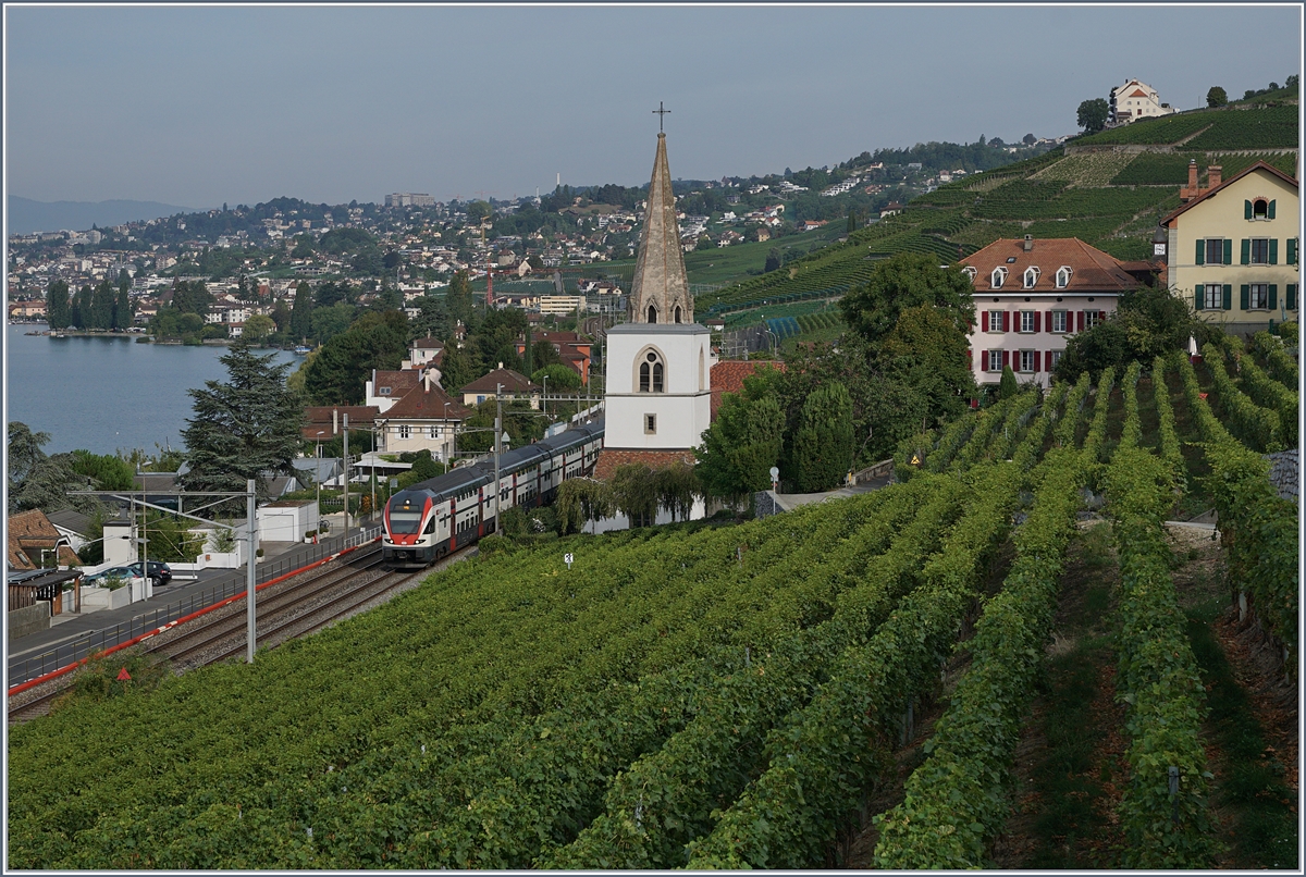 Ein SBB RABe 511 auf dem Weg nach Vevey bei Villette.
30. August 2017