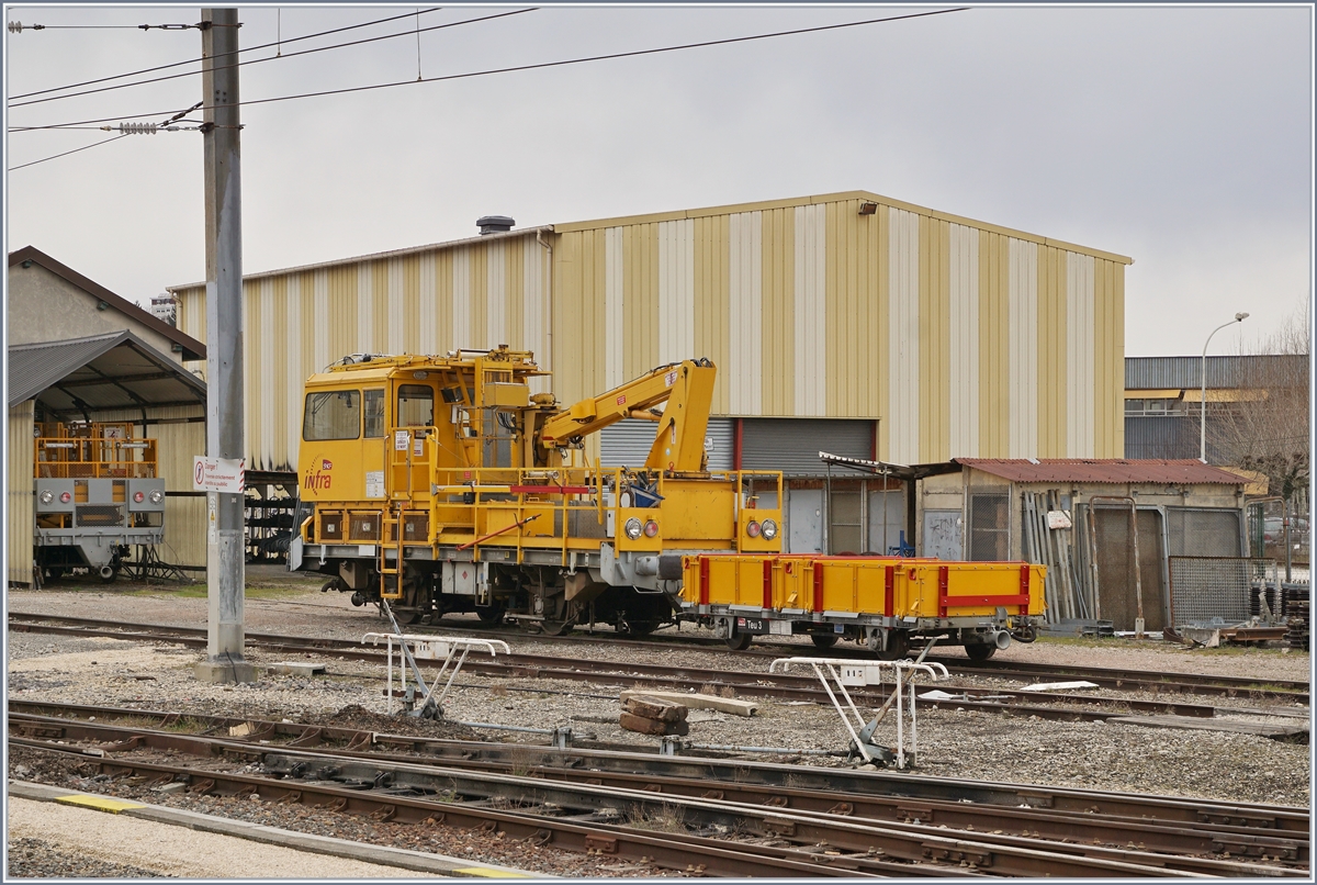 Ein SNCF Infra Dienstfahrzeug  mit Beiwagen in Annecy. 

13. Feb. 2020