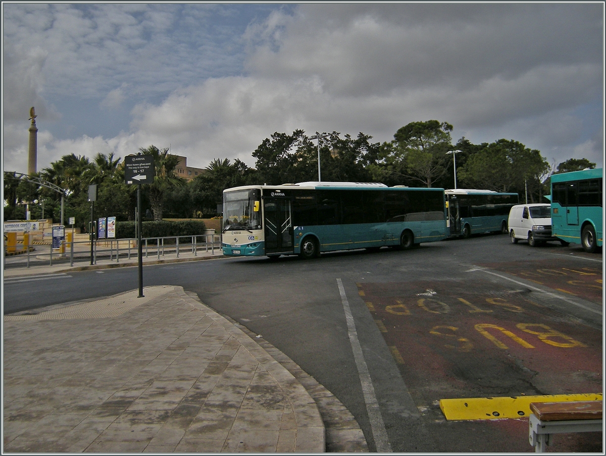 Ein stndiges Kommen und Gehen auf dem Busbahnhof von Valletta. 
28. Sept. 2013